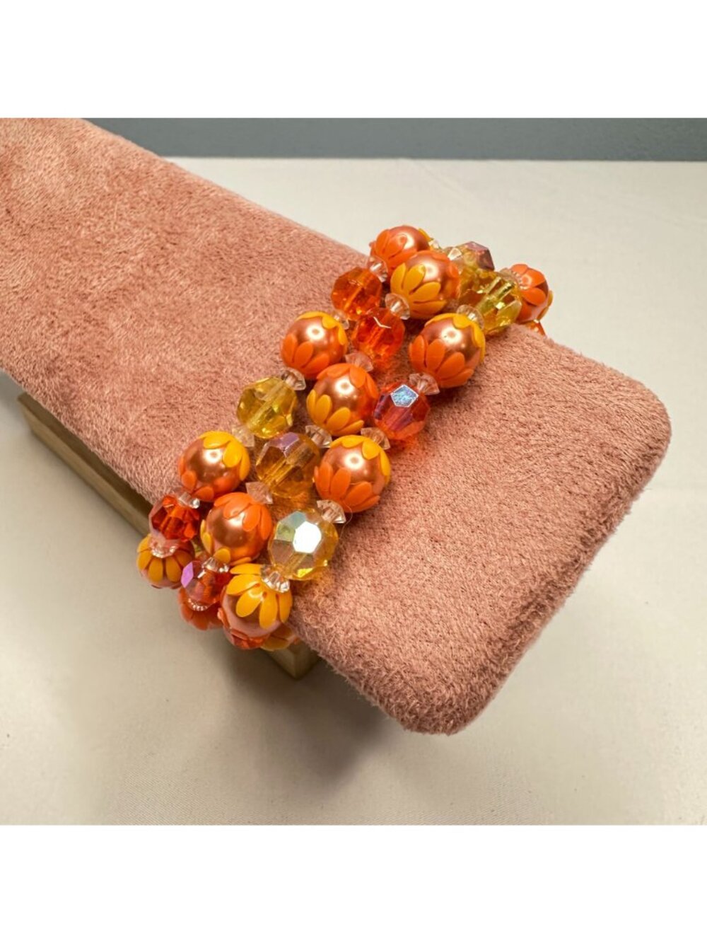 Vintage 1960s Three-Strand Lucite Bead Bracelet Mod Orange & Yellow Flower Retro - Picture 2 of 12